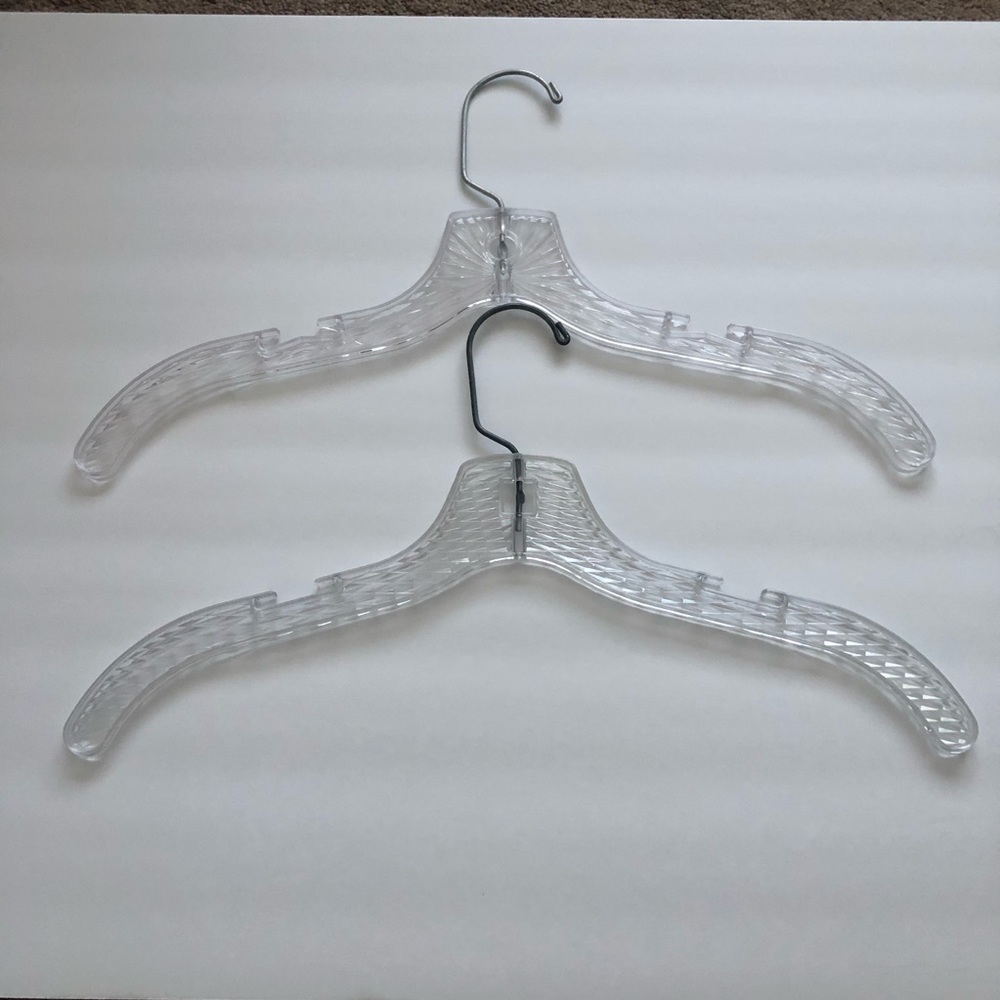 ⭐️Crystal Cut Hangers!⭐️